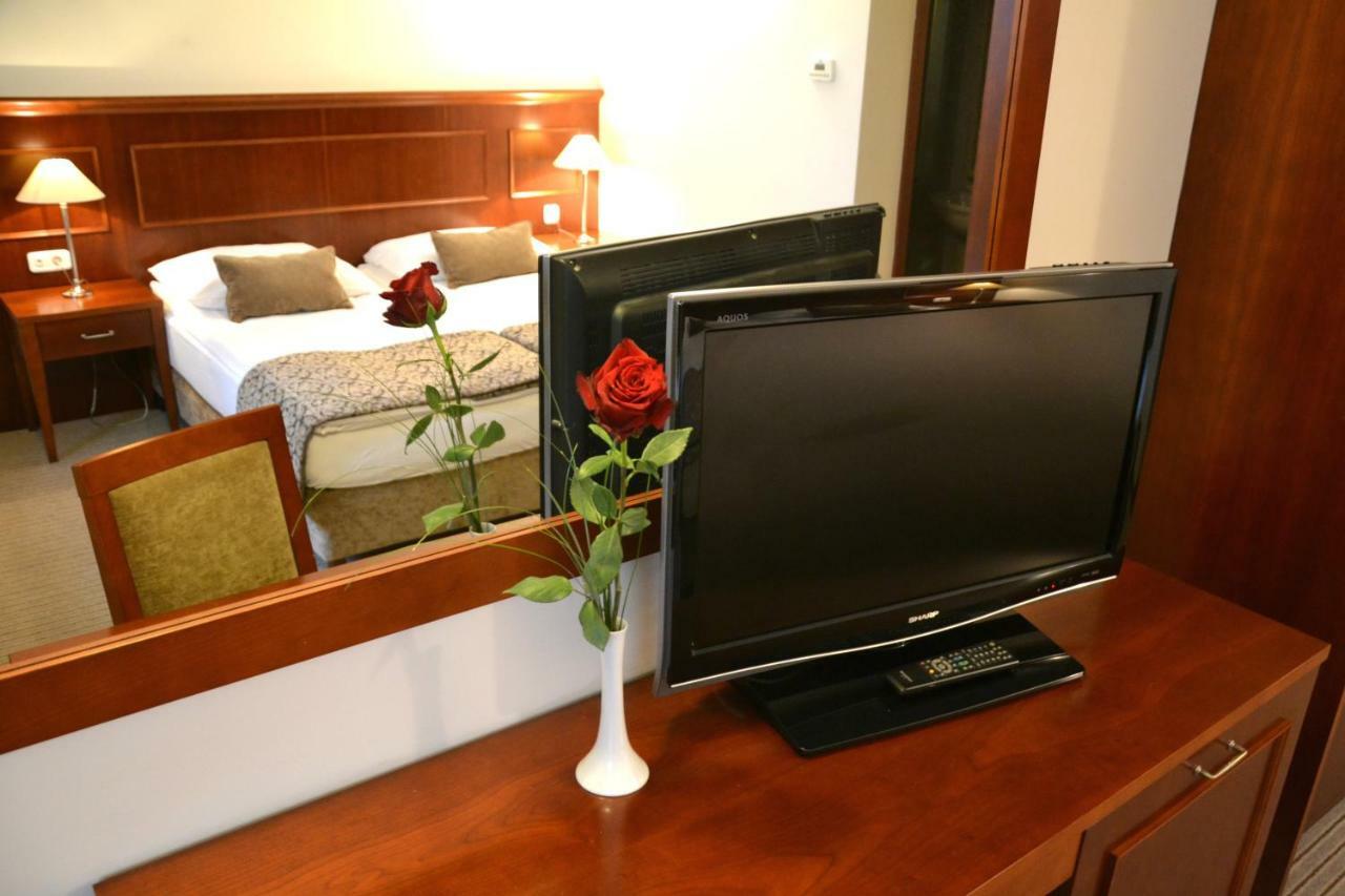 Hotel Cateski Dvorec 카테즈 옵 사비 외부 사진